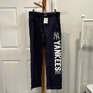 New with tags PINK NY Yankees pants size Medium Limited Edition